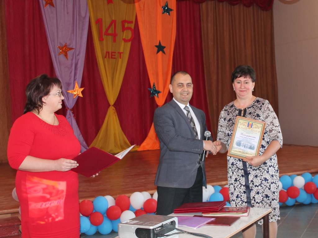 Директор школы аксай. Директор школы аксай. Мбоу сош 4 аксай. Инновационная школа аксай. Гимназия 3 аксай ростовская область.