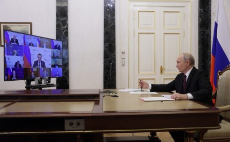 Удары БПЛА, рынок топлива, высшее образование: Владимир Путин обсудил вопросы с членами Правительства