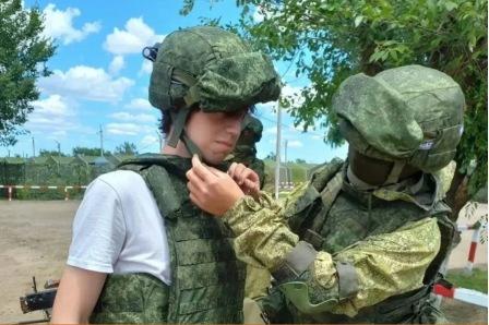 Волгоградские студенты вступили в войска БпС  после тренировки на полигоне