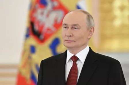 Путин поручил спецслужбам помогать российским воинам на СВО