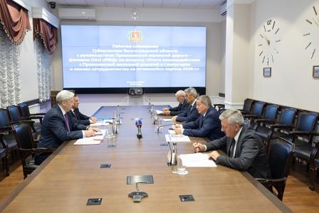 Губернатор Андрей Бочаров провел рабочую встречу с Сергеем Альмеевым