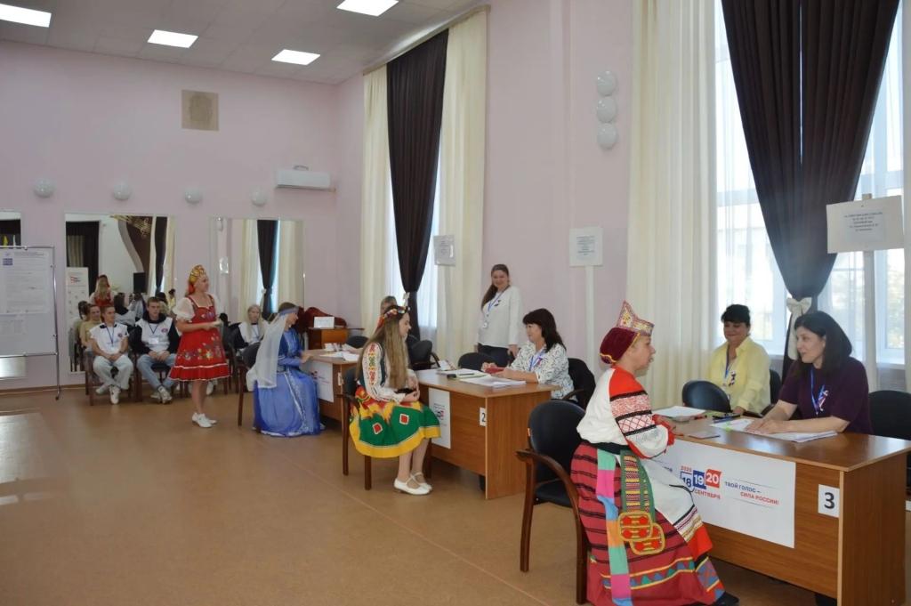 По-семейному и нарядно: как жители Волгоградской области голосовали в последний день выборов