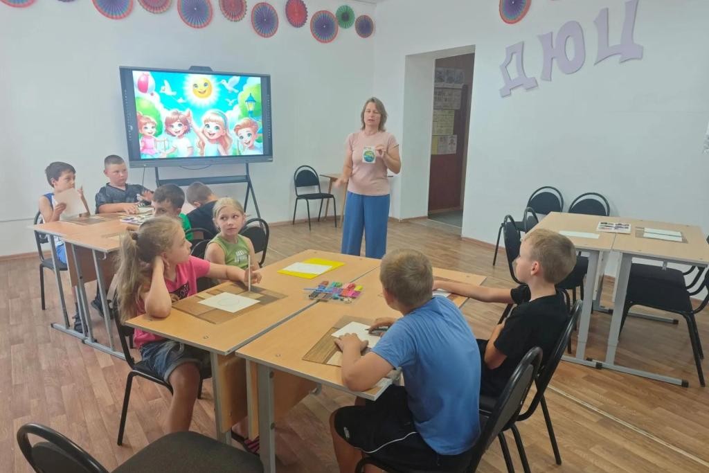 Лагерь сш№2 в ДЮЦ.jpg Лагерь сш№2 в ДЮЦ.jpg