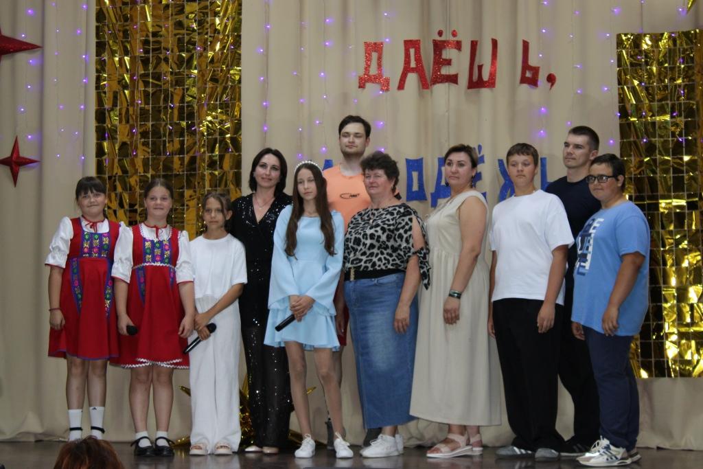 DenMolodezhi03.jpg